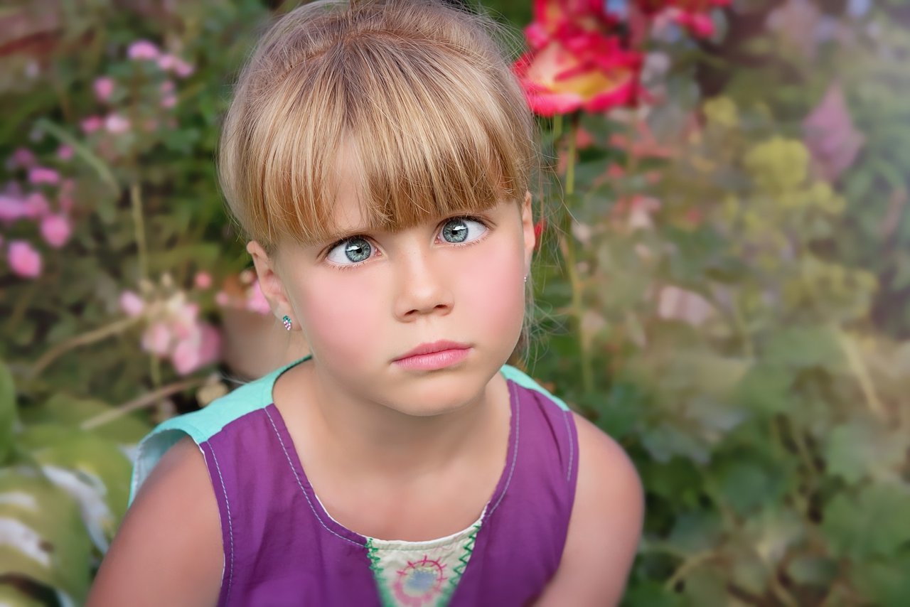 picture of a girl that is baffled by the look of electronic trading