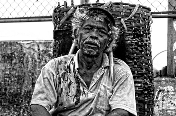 a man in a dirty shirt represents the concepts of day trading red flags