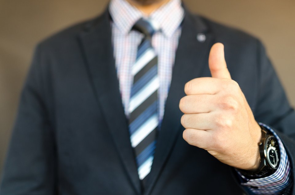 a business man with a thumb up representing the concept of how to make money in Fx trading