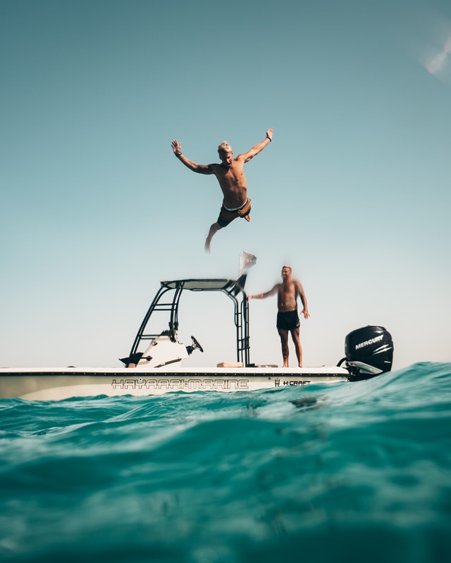 A diving man from a boat is trying to understand the part time trading in his own way.